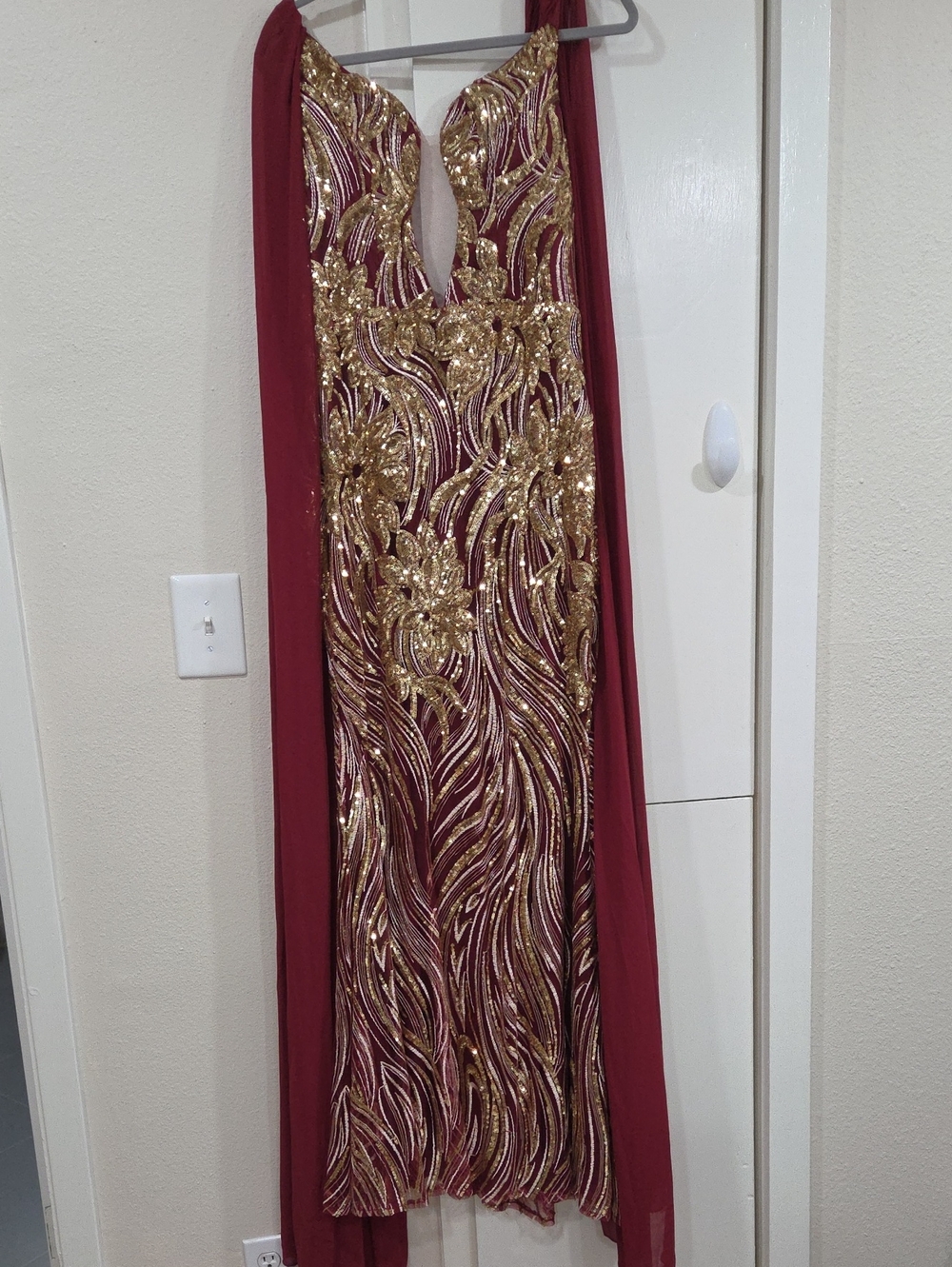 Elegant Burgundy Maxi Dress with Gold Sequin Embellishment